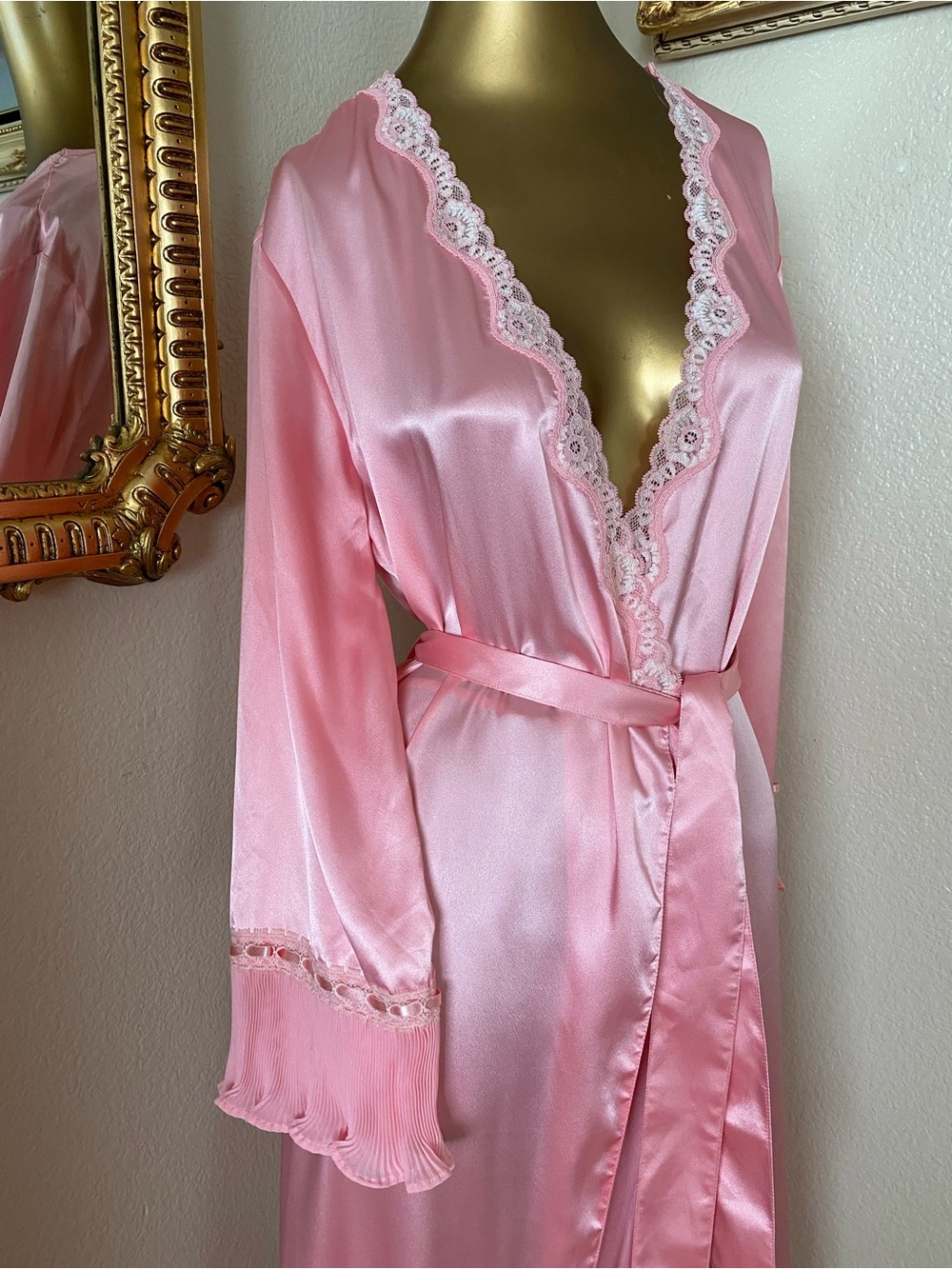 Cabernet Intimates Feminine Frills Robe - Picture 3 of 10